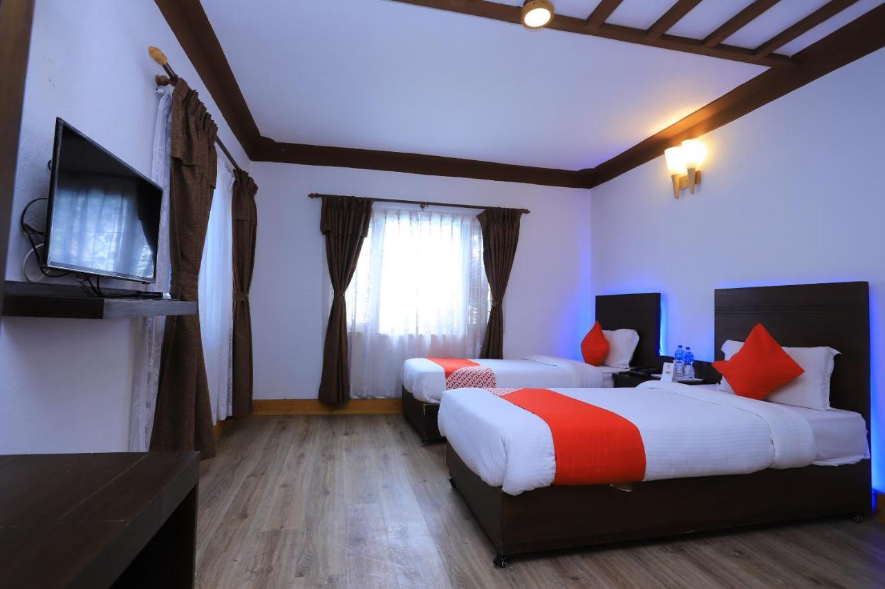 Oyo 591 Hotel Blue Moon Dharampur Eksteriør billede