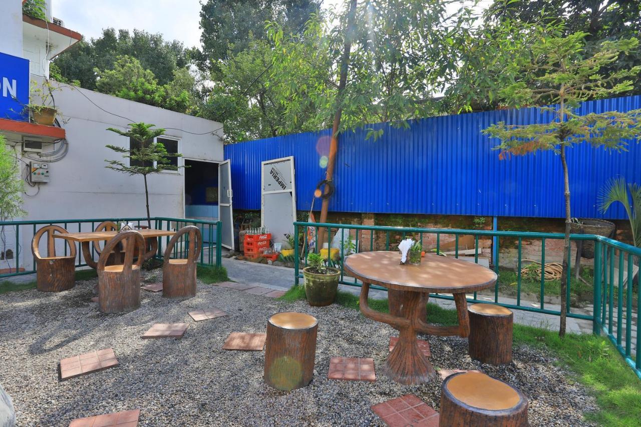 Oyo 591 Hotel Blue Moon Dharampur Eksteriør billede