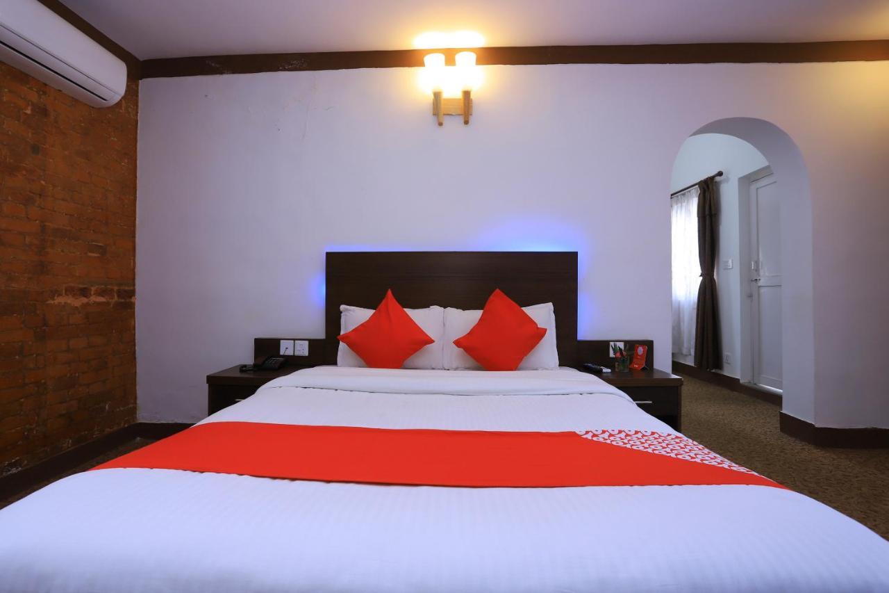Oyo 591 Hotel Blue Moon Dharampur Eksteriør billede