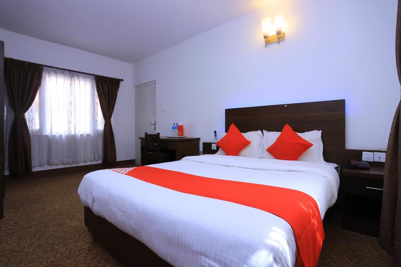 Oyo 591 Hotel Blue Moon Dharampur Eksteriør billede