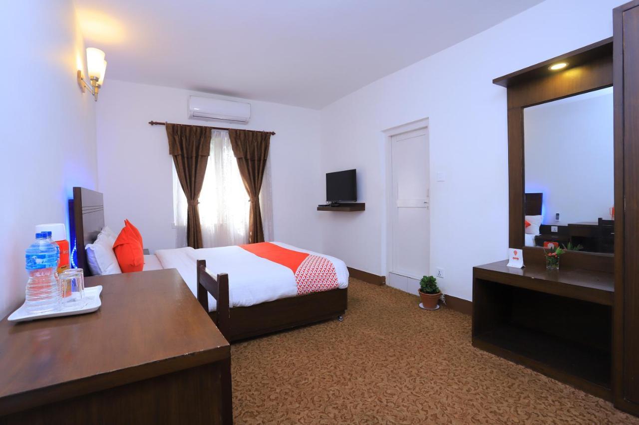 Oyo 591 Hotel Blue Moon Dharampur Eksteriør billede